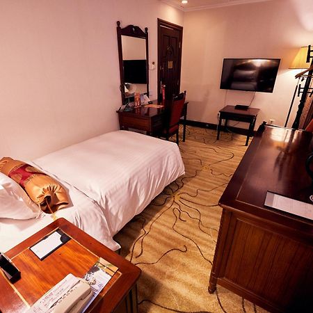 Jin Jiang Pacific Hotel Shanghai Bagian luar foto