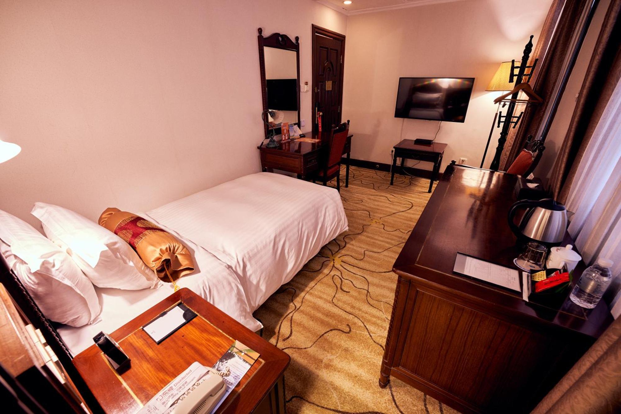 Jin Jiang Pacific Hotel Shanghai Bagian luar foto