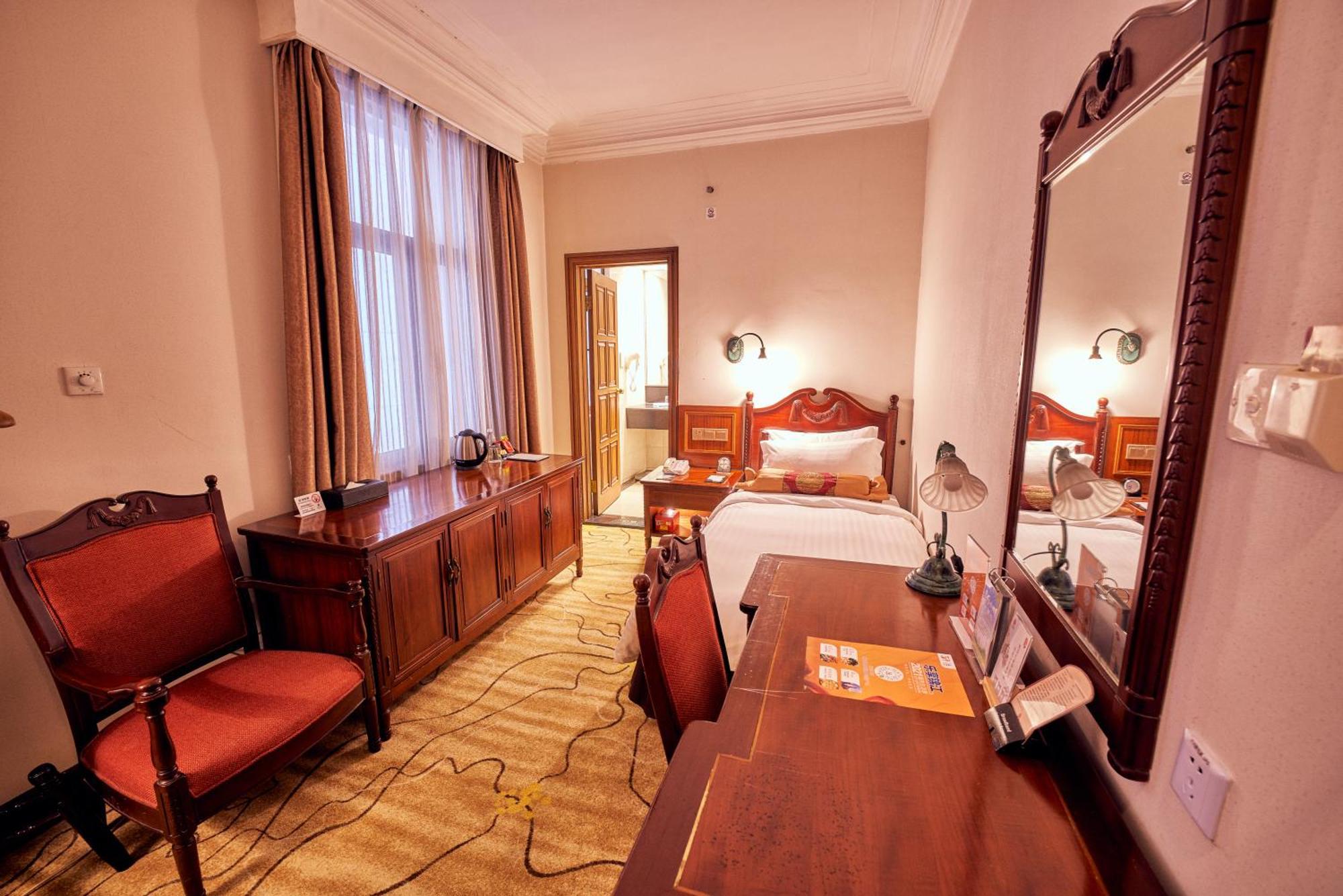 Jin Jiang Pacific Hotel Shanghai Bagian luar foto