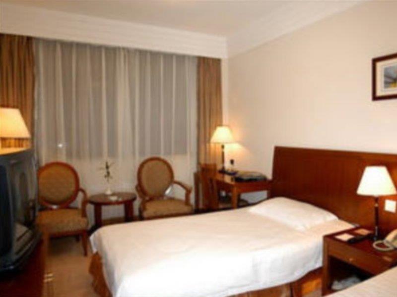 Jin Jiang Pacific Hotel Shanghai Bagian luar foto