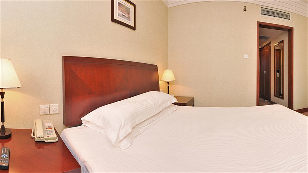 Jin Jiang Pacific Hotel Shanghai Bagian luar foto